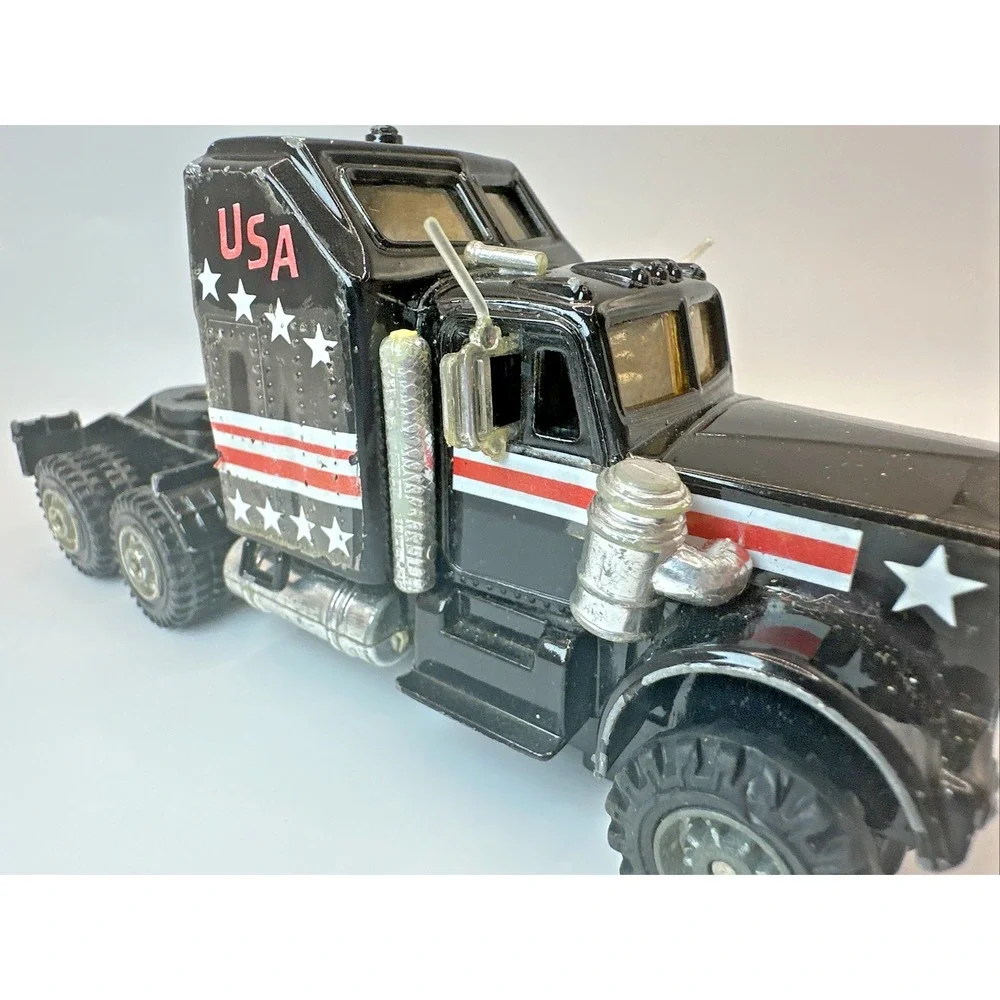Vintage 1982 Zee Toys Kenworth Aerodyne Semi Truck USA Die Cast Black Rig